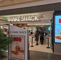 Shake Shack🍔漢堡包餡料豐富🍟厚脆薯條🥤奶昔💕太美味了✨