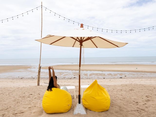 MORE THAN Beach & Cafe รถบ้านสุดคิ้วท์ชะอำ