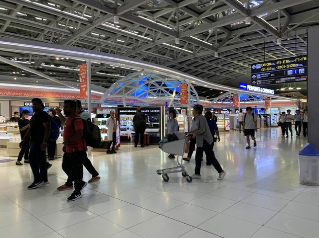 タイ　タイ観光　タイ　スワンナプーム国際空港の制限エリアが凄いぞ！