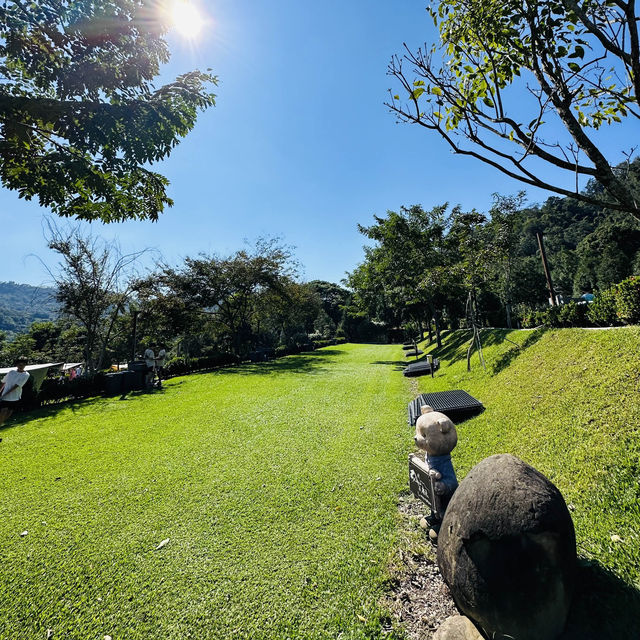 傳說像地毯般的草皮像日式澡堂般的衛浴-超推薦的伏山居露營區