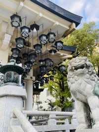 【大阪府/難波八阪神社】巨大な獅子がお出迎え