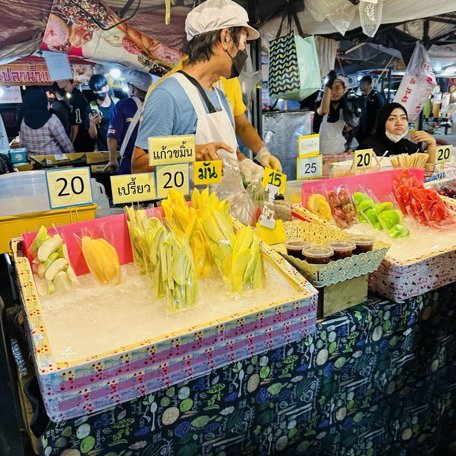 Ramkhamhaeng Night Market got Halal food