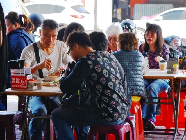새우의 참맛이 담긴 타이난 별미 알새우밥을 맛보다. 지핀시아런판 集品蝦仁飯