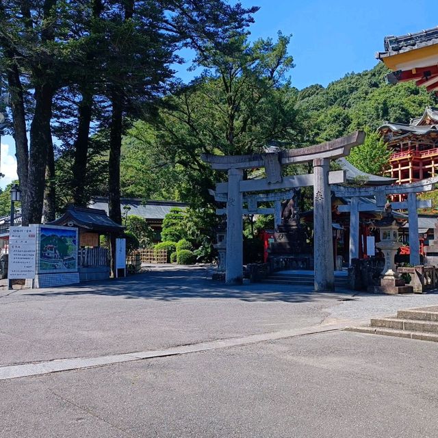 ศาลเจ้ายูโทคุอินาริ yutoku inari shrine