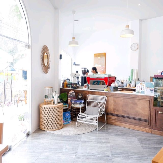 คาเฟ่เปิดใหม่ เขาหลัก พังงา La Malila Café 