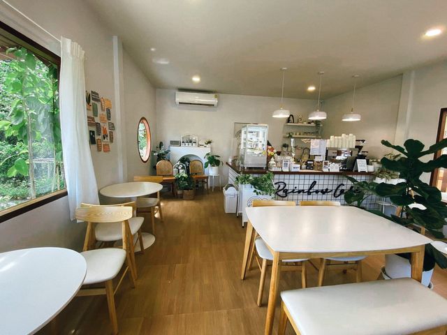 Rainbow Café โฮมเมดเบเกอรี่ ร้านเล็กๆน่ารัก 