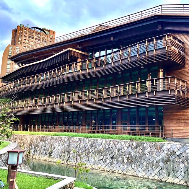 北投圖書館-隱身於山林中，台灣最美公立圖書館