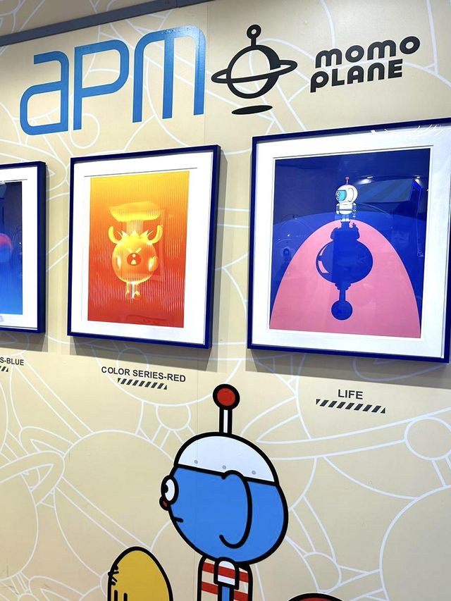 夏日潮玩-13呎外星萌物坐巨型飛船登陸APM