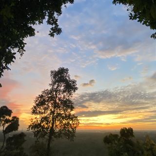 반팅의 주그라 힐에서 본 놀라운 일출 🌄