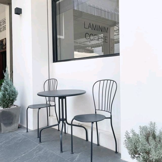 Laminim Coffee Shops 