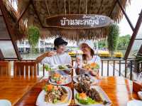 บ้านมะหญิง นั่งเรือชมวิว กินซีฟู้ดบนกระชัง