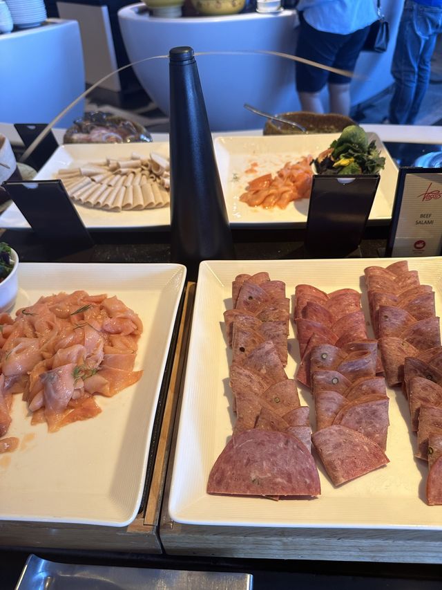 The Best Buffet Breakfast Ever !!!
