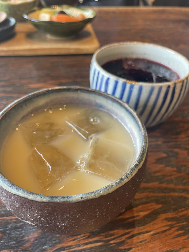 軽井沢の古民家でぬくもり感じるお食事を。