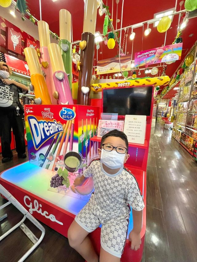 ร้านของฝากกูลิโกะ โดทงโบริ Little Osaka