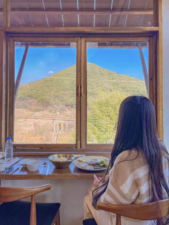 산 아래 있는 맛집, 마운틴 뷰가 멋진 퓨전 한식집 사나래 