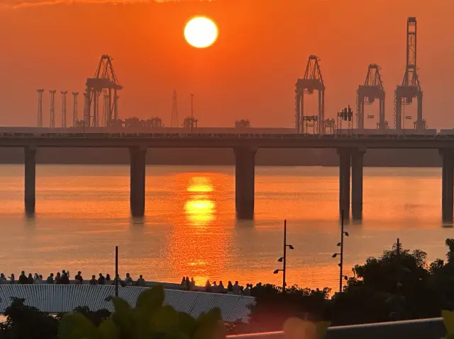 【深圳観光スポット】欢乐港湾：日没の美景、交通アクセス良好。