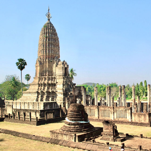 📢 Adventure in Lopburi: Monkey Temples, Historical Ruins, and Cultural Heritage! 🐒🏰 