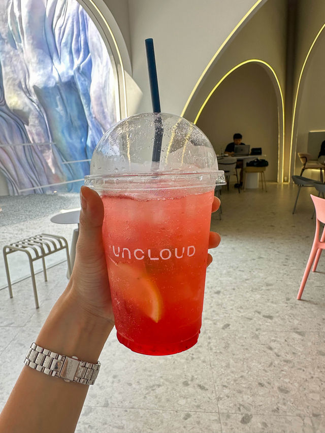 คาเฟ่สุดจ๊าบ สีขาวโค้งที่บางแสน!!☀️☁️