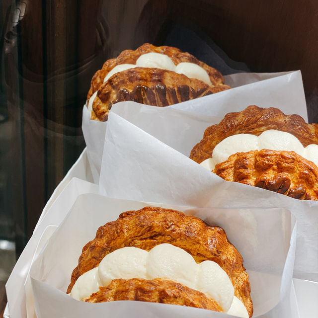 橫濱必吃限定美食🥐🧁艾許ECHIRE奶油香頌派