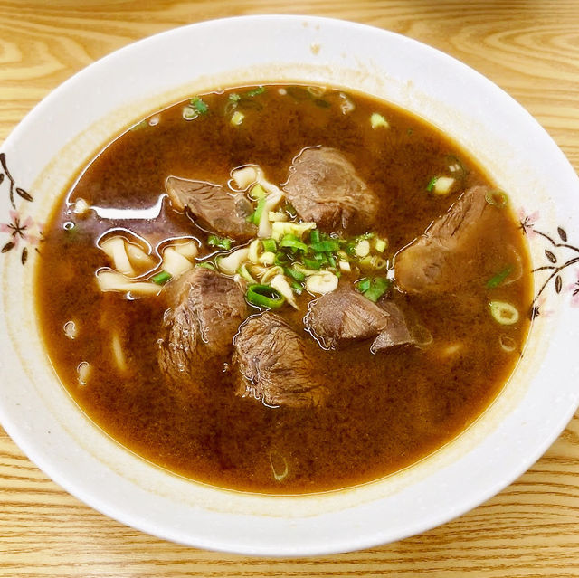 臺中西屯 不物正業牛肉麵 嘉徠真傳 牛肉麵X橙味雞排
