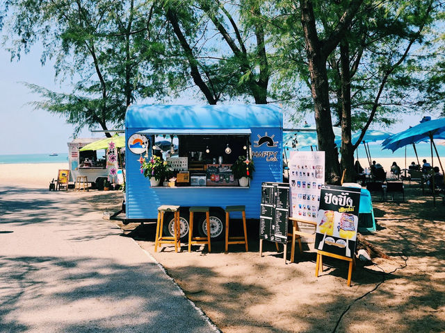Laem Charoen Beach