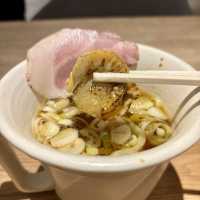 【大阪・梅田】本格コーヒーとラーメンが食べられる「unchi coffee」