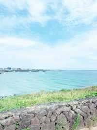 🏖에메랄드빛 해변과 ⛰초록빛 오름의 조화! 함덕해변