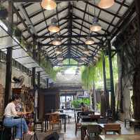 คาเฟ่ริมน้ำ บรรยากาศดี