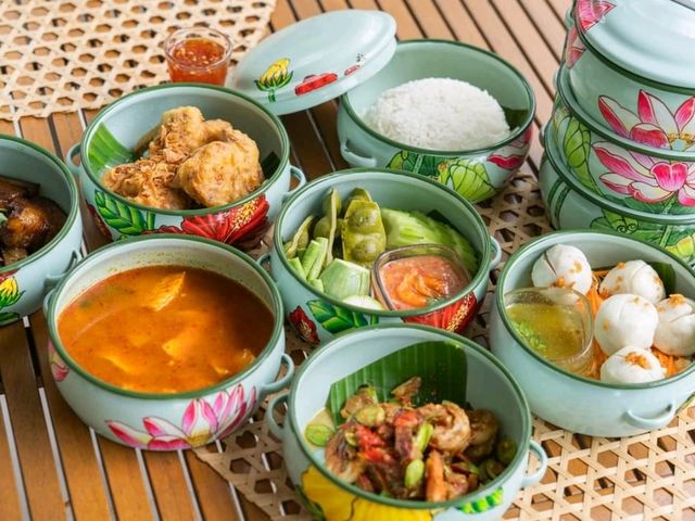 นอนชิลPoolVillaส่วนตัว ติดทะเลใกล้สนามบินภูเก็ต