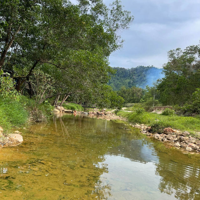 ความสุขท่ามกลางธรรมชาติที่ธารน้ำพุร้อนปลายพู่