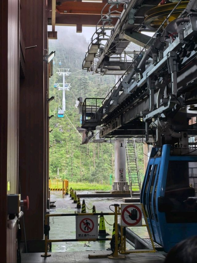 Cable Car @Jade Drqgon Snow Mountain