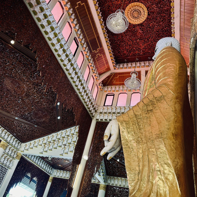 keen to see Burmese Buddhist temple in Penang