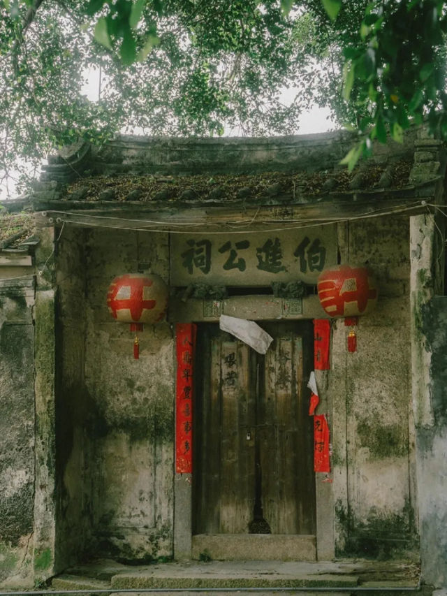 龍湖古寨