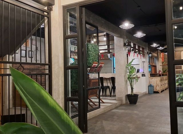 【インドネシア】ラブアンバジョでハンバーガー