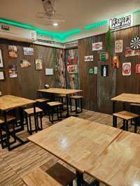 ร้านเรา ร้านอาหารกึ่งบาร์ยุค 90