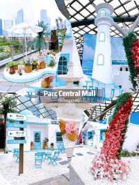 Couple Travel in Guangzhou Parc Central Mall