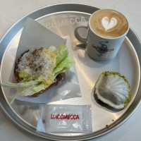 行列必須！博多駅のパン屋さんDACOMECCA