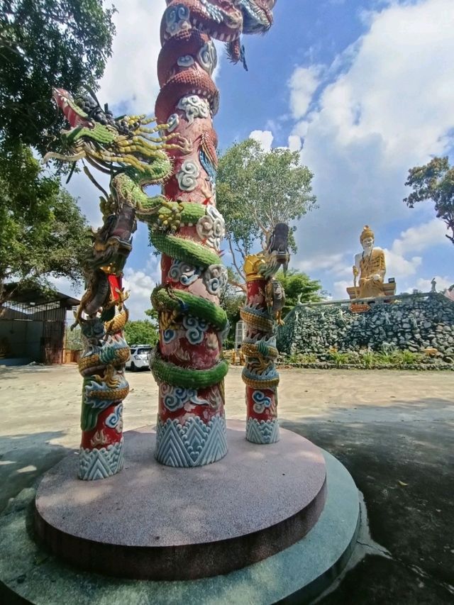 สักการะเจ้าแม่กวนอิมองค์ใหญ่