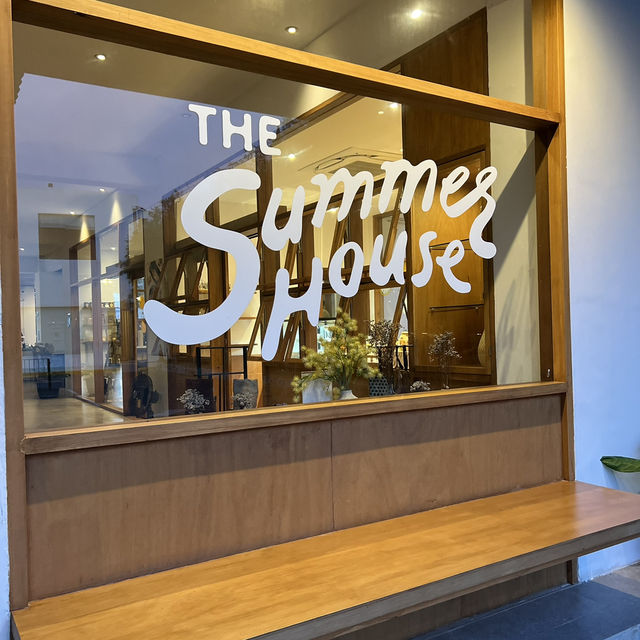 The Summer House  คาเฟ่อยุธยาติดริมน้ำ