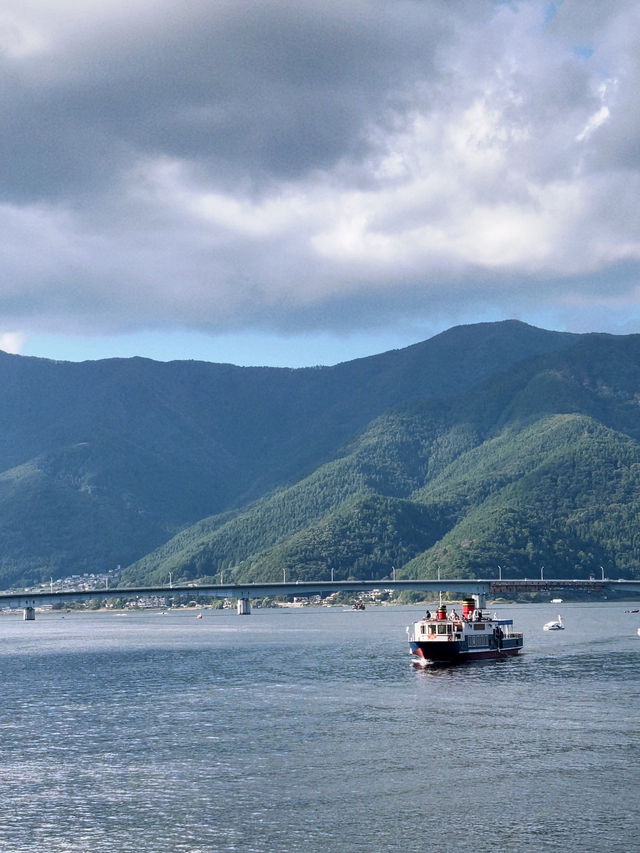 ปั่นเรือเป็ด นั่งเรือชมวิว ที่ทะเลสาบคะวะงุชิ 🚣