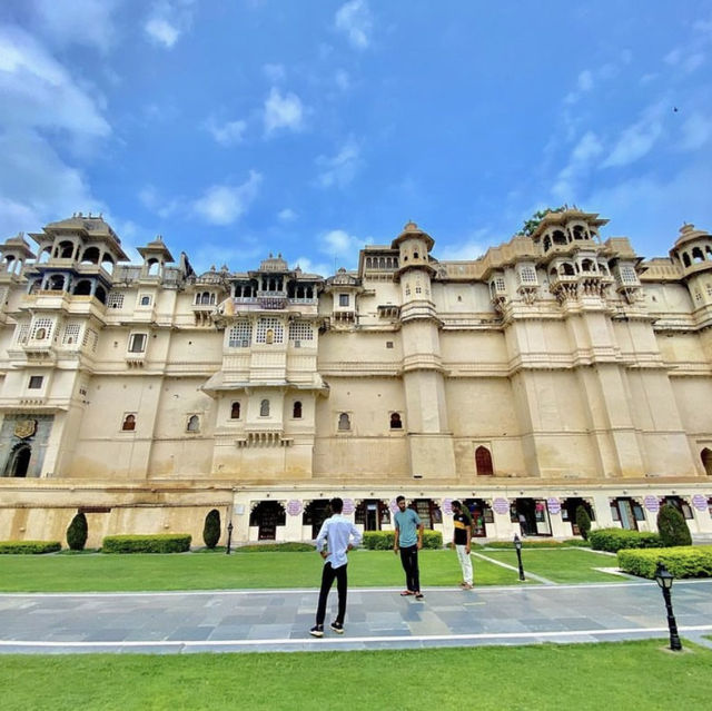 “Royal Grandeur Unveiled: Explore the Magic of Udaipur’s City Palace!”