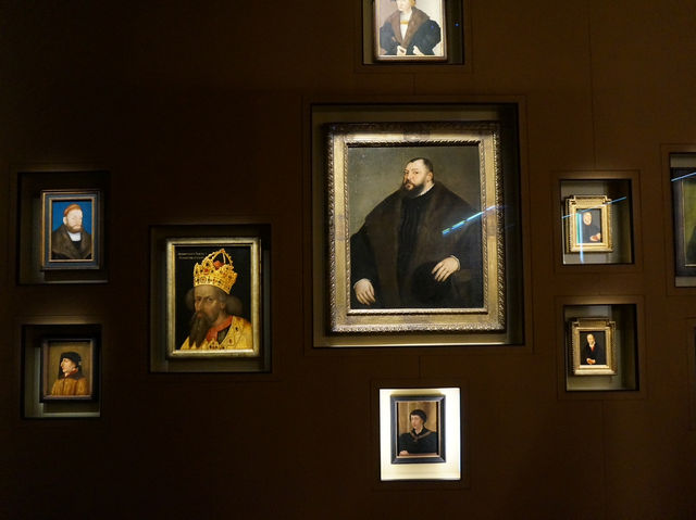 【イタリア・ミラノ】映画監督ウェス・アンダーソン監修の特別展　プラダ財団美術館