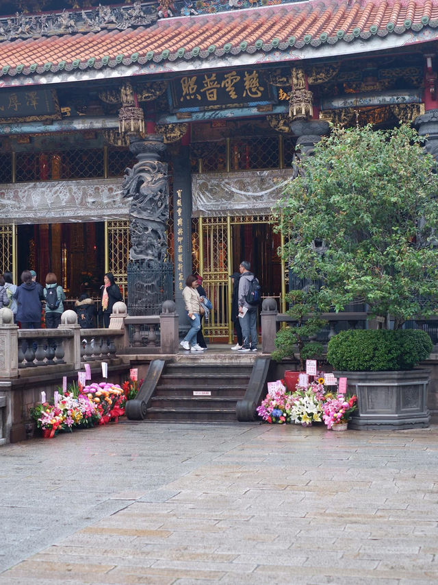 วัดหลงซาน (Longshan Temple) วัดหลงซาน (Longshan Temple)