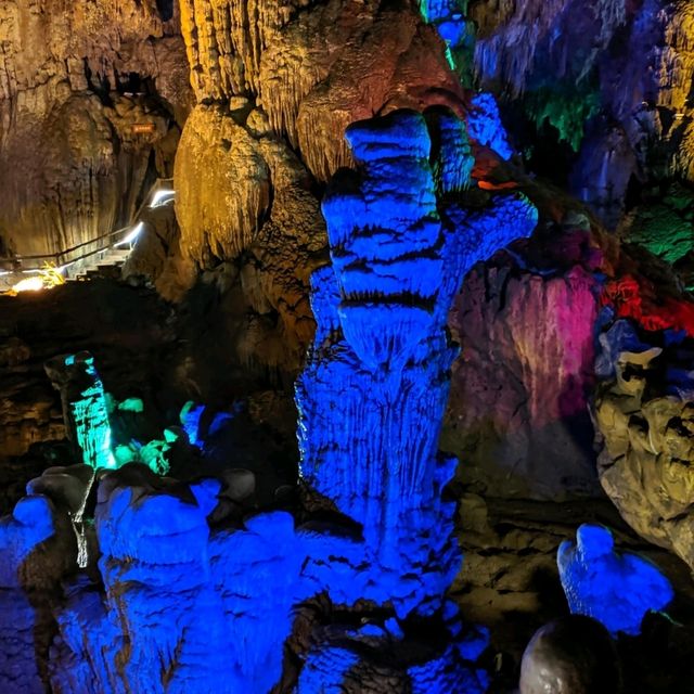 七彩奪目的喀斯特溶岩地貌溶洞：天星洞