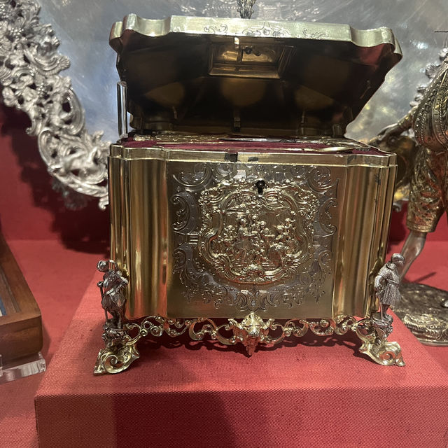 🏛️✨ 探索倫敦的文化瑰寶——維多利亞及艾伯特博物館（V&A Museum）！