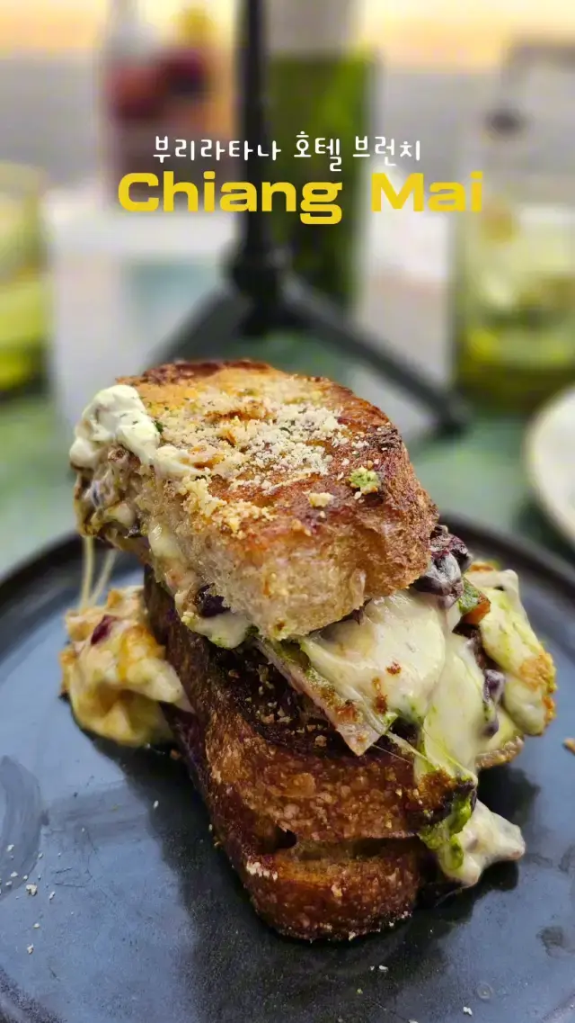 부리라타나 호텔은 브런치로 유명합니다. 음식 아주 좋으네요.