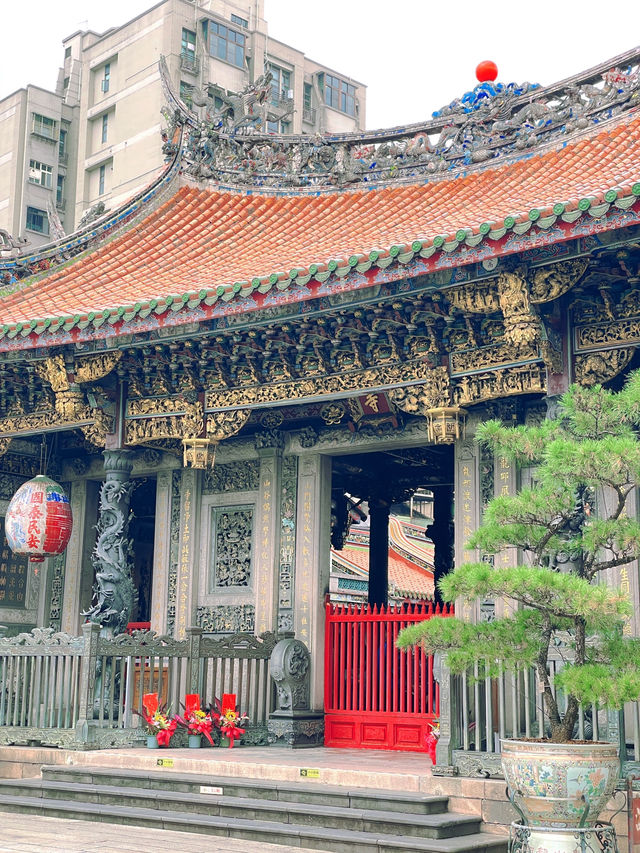 ขอพรแบบปังๆ ที่วัดหลงซาน | Longshan Temple