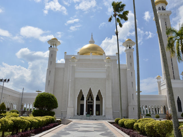 Majestic Omar Ali Saifuddien Mosque🕌