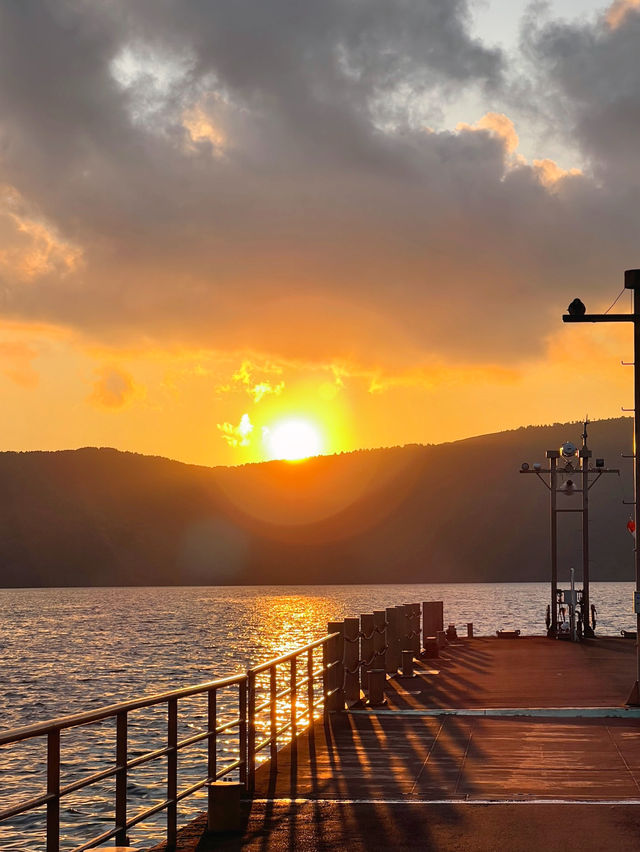 【箱根】夕焼けが絶景な芦ノ湖