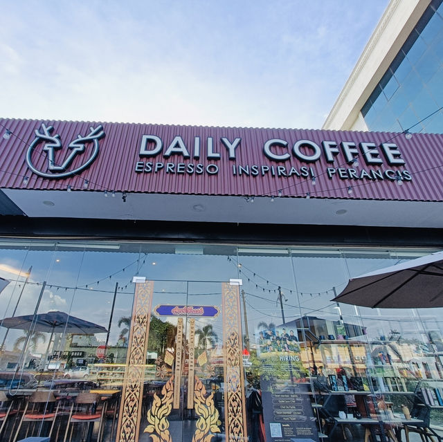 A Café for Every Mood: Exploring Daily Coffee